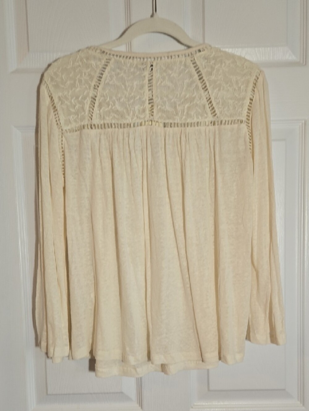 Lucky Brand New Cream Lace Yoke Long-Sleeve Top Size Medium - Picture 8 of 9